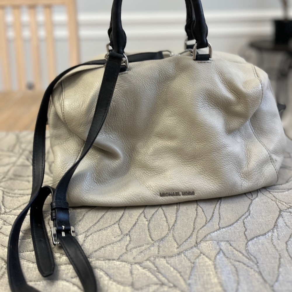 Michael Kors Beige Leather Shoulder Bag